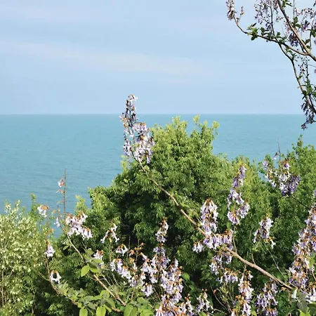Three-bedroom Holiday In Village Velika